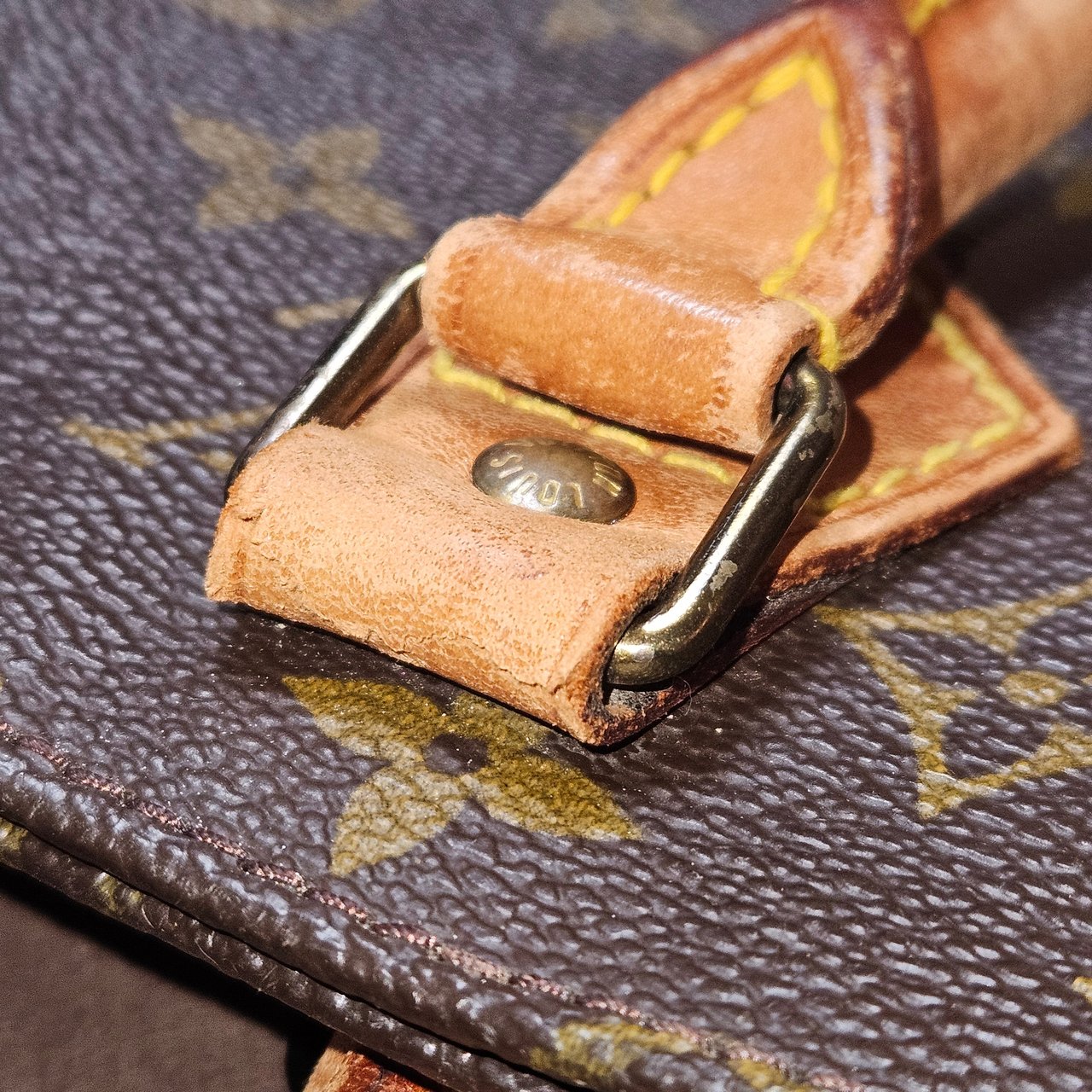 Louis Vuitton Louis Vuitton Canvas Monogram Sac Plat Handbag Bruin