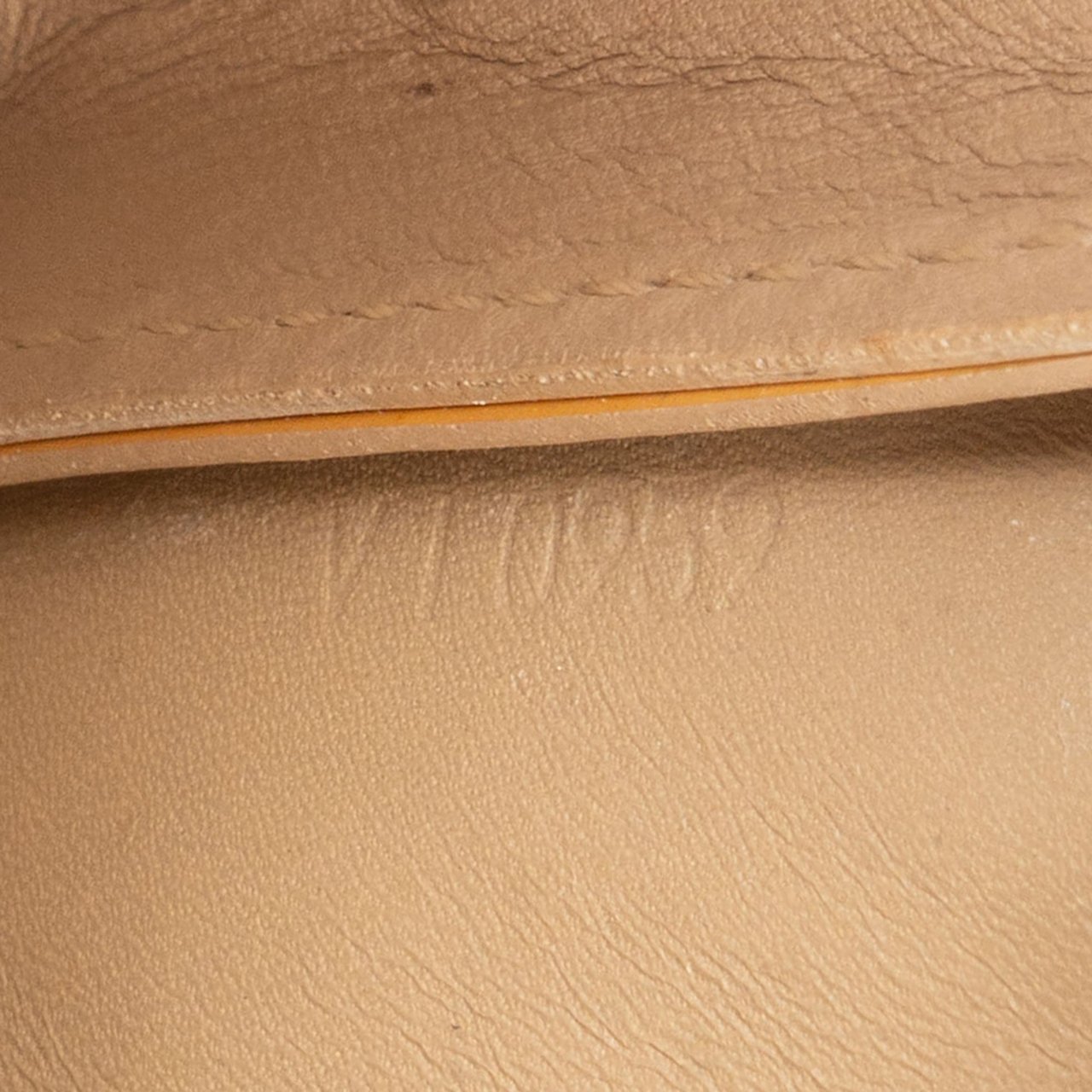 Louis Vuitton Vernis Monogram Lexington Pochette Handbag Geel