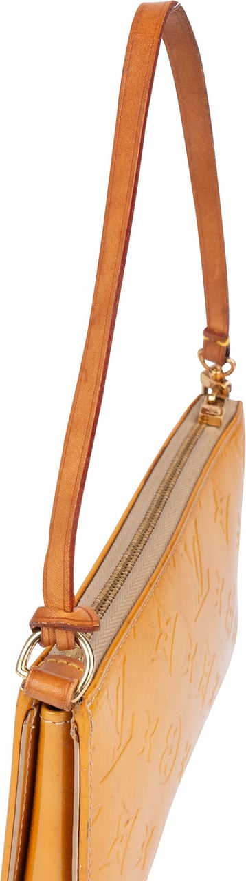 Louis Vuitton Vernis Monogram Lexington Pochette Handbag Geel