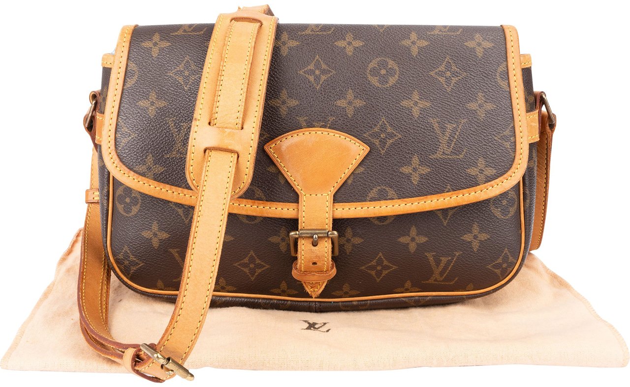 Louis Vuitton Louis Vuitton Canvas Monogram Sologne Crossbody Bag Bruin