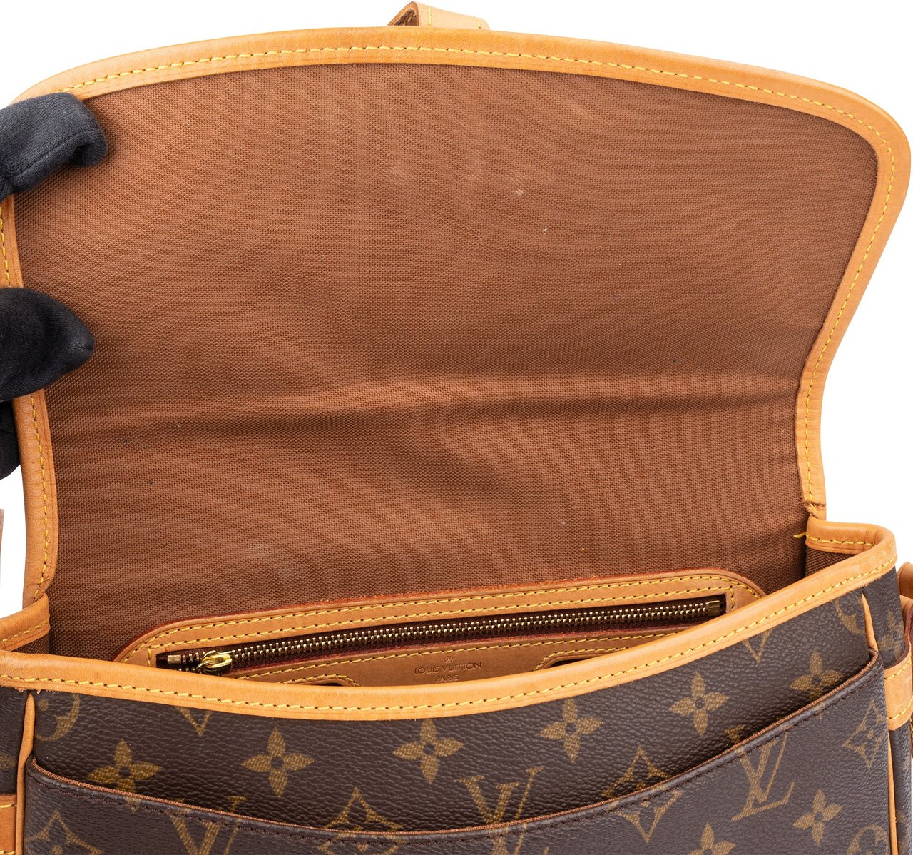 Louis Vuitton Louis Vuitton Canvas Monogram Sologne Crossbody Bag Bruin
