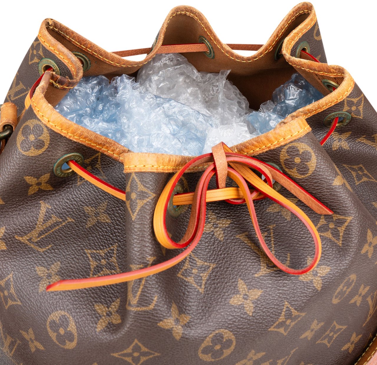 Louis Vuitton Louis Vuitton Canvas Monogram Sac Noe Grande Shoulder Bag Bruin