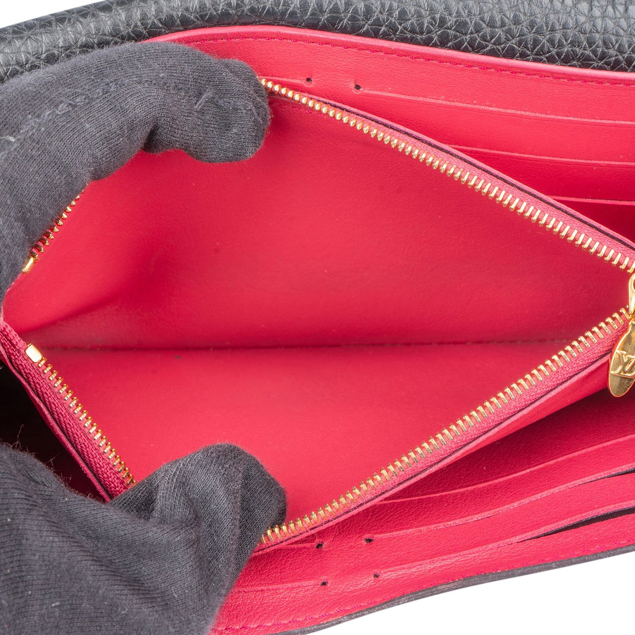 Louis Vuitton Louis Vuitton Taurillon Leather Capucines Wallet Zwart