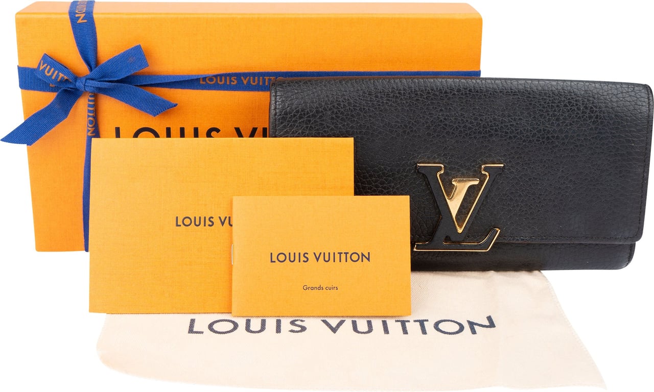 Louis Vuitton Louis Vuitton Taurillon Leather Capucines Wallet Zwart