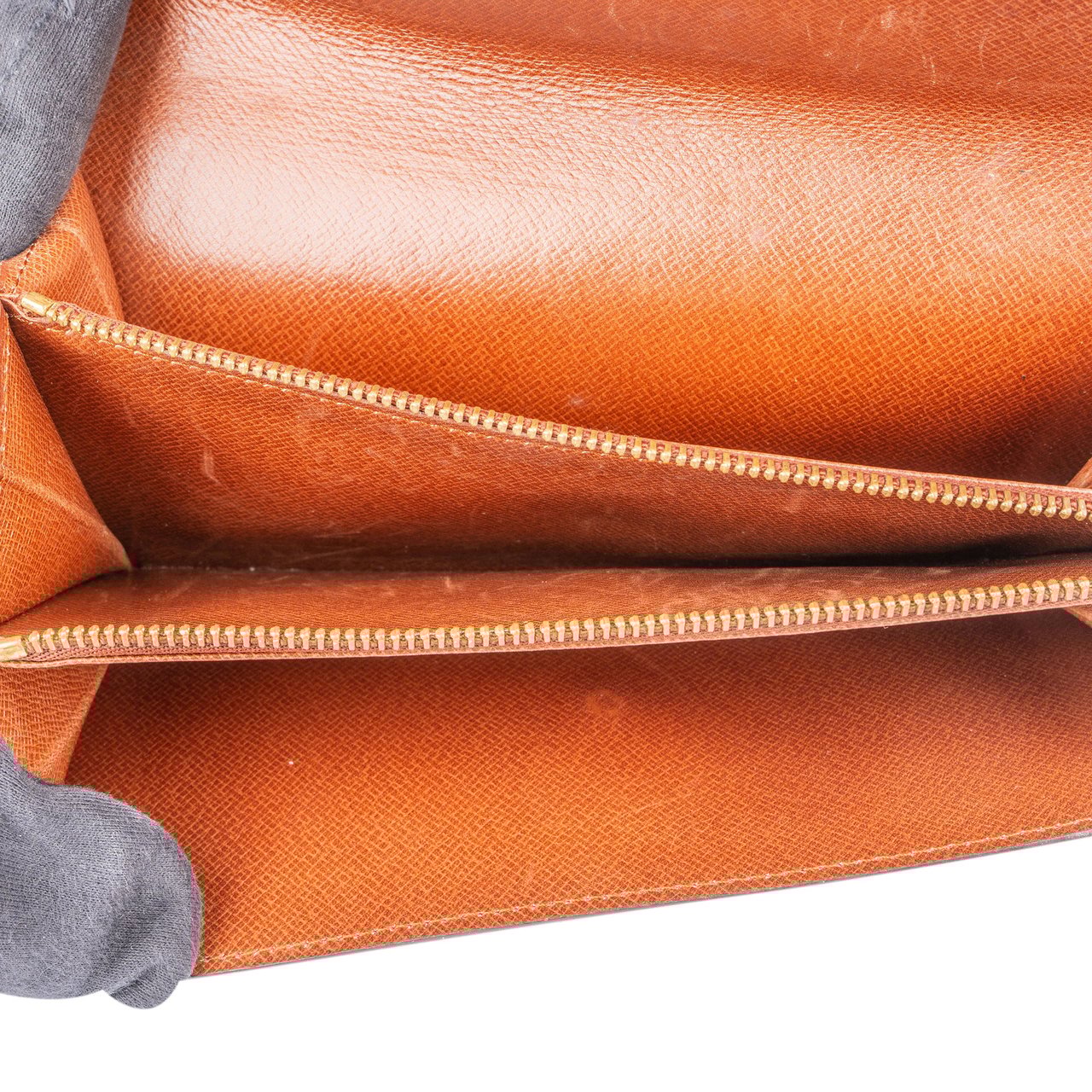 Louis Vuitton Louis Vuitton Canvas Monogram Sarah Wallet Bruin