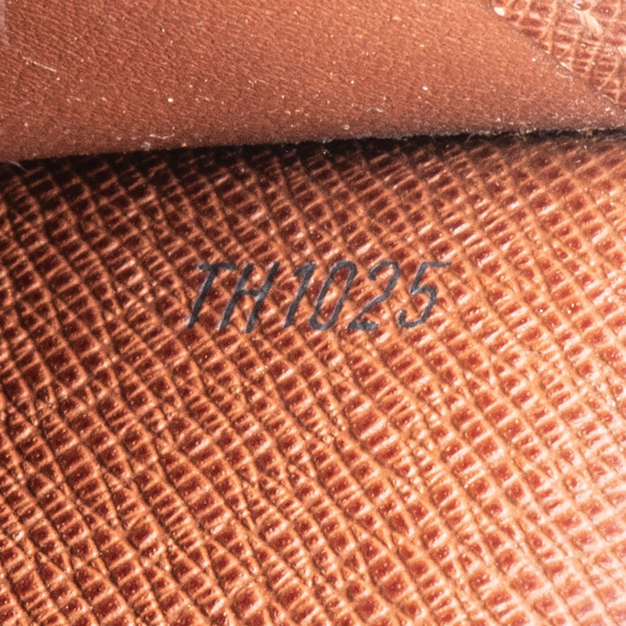 Louis Vuitton Louis Vuitton Canvas Monogram Koala Wallet Bruin