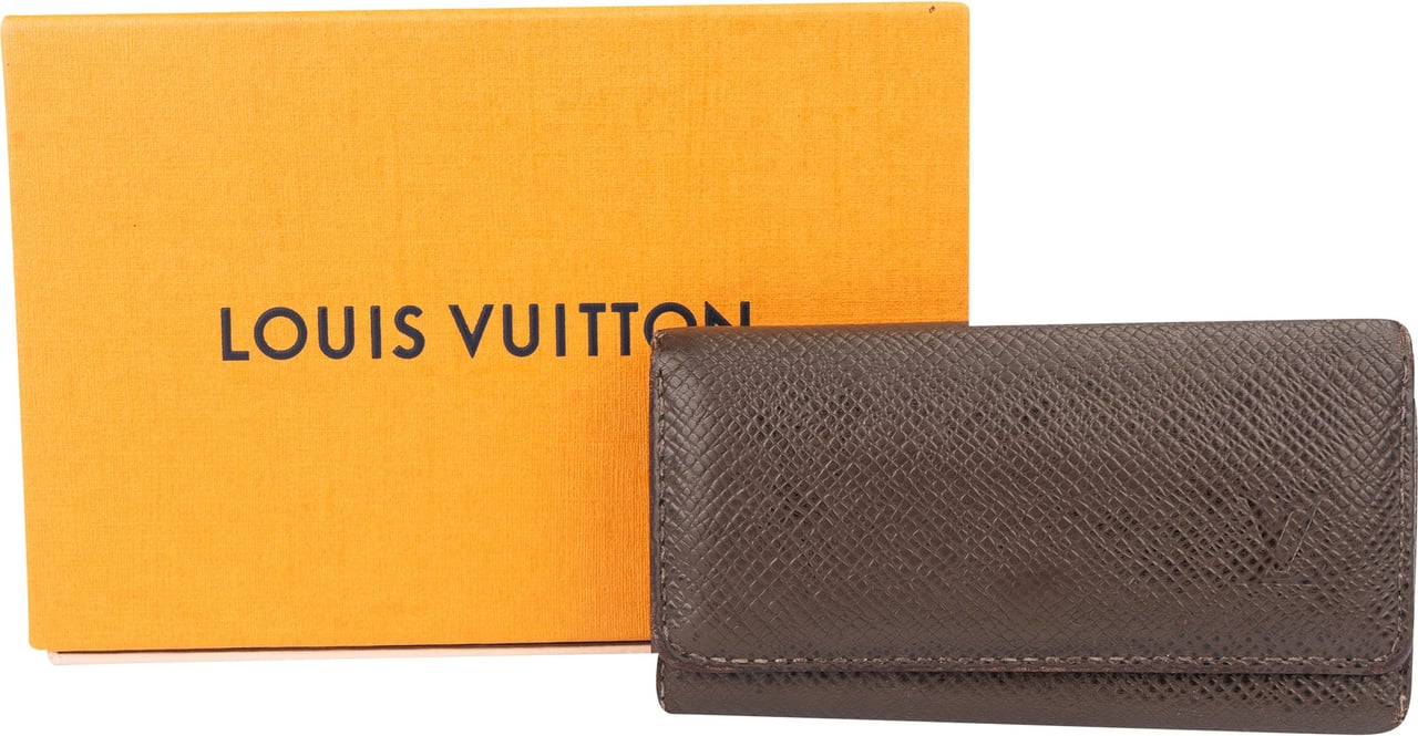 Louis Vuitton Louis Vuitton Brun Taiga Leather Keyholder Bruin
