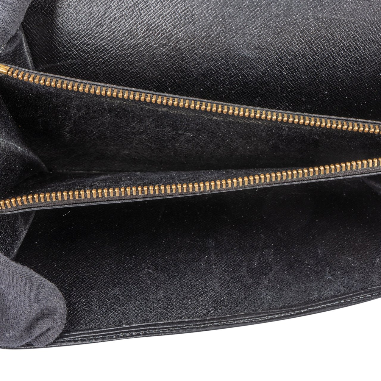 Louis Vuitton Louis Vuitton Noir Epi Leather Sarah Wallet Zwart