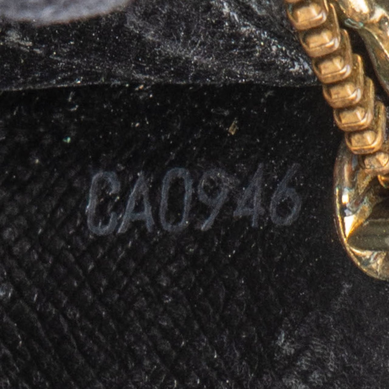 Louis Vuitton Louis Vuitton Noir Epi Leather Sarah Wallet Zwart