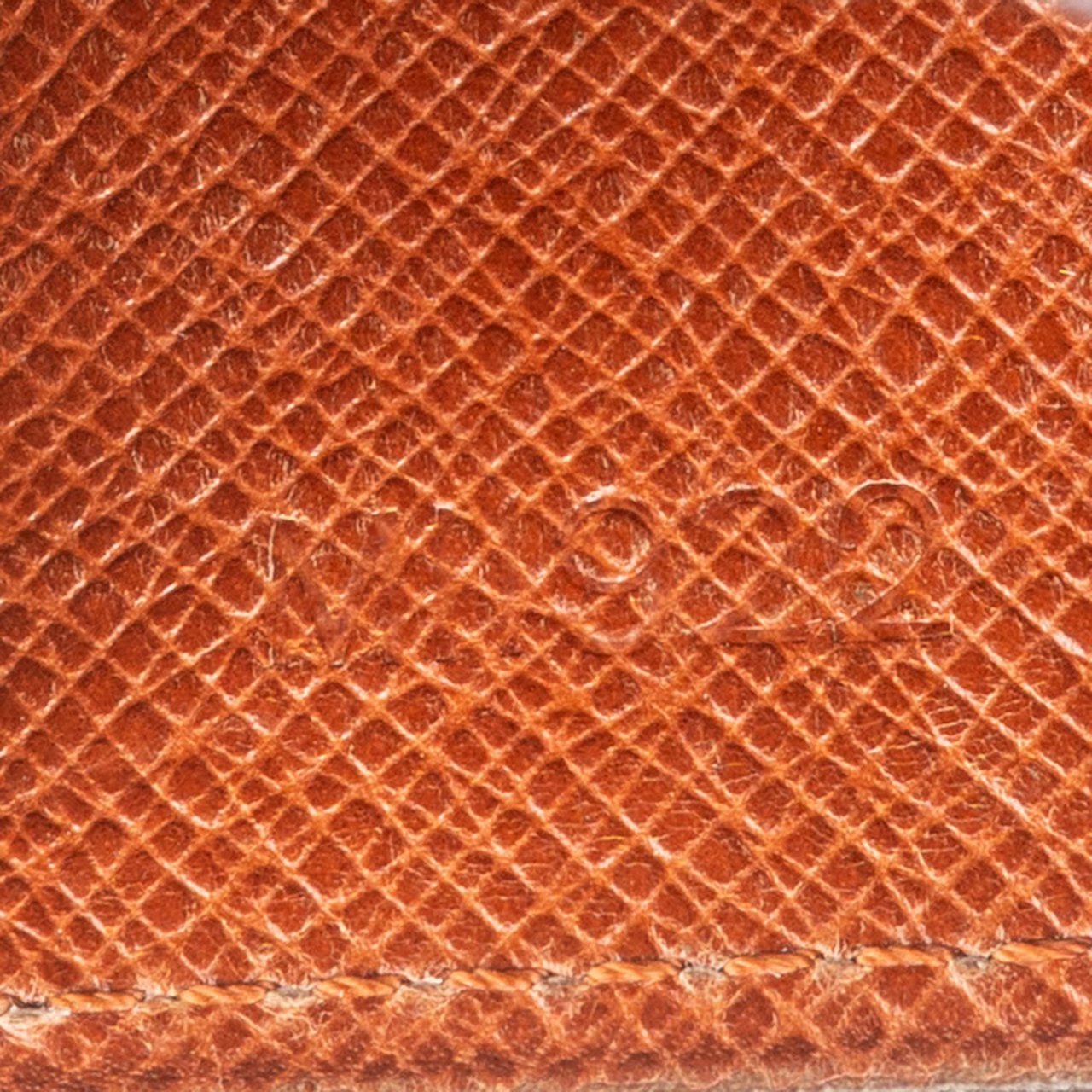 Louis Vuitton Louis Vuitton Canvas Monogram Sarah Wallet Bruin