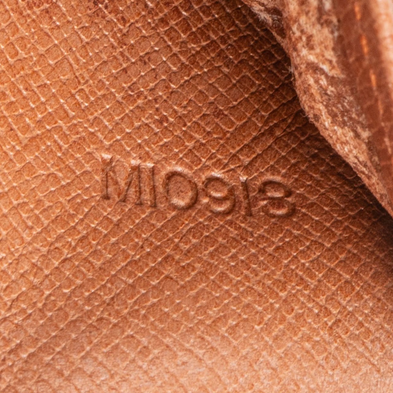 Louis Vuitton Louis Vuitton Canvas Monogram Sarah Wallet Bruin