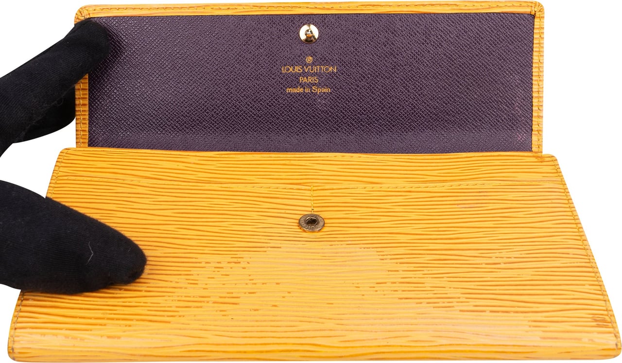 Louis Vuitton Louis Vuitton Yellow Epi Leather Sarah Wallet Geel