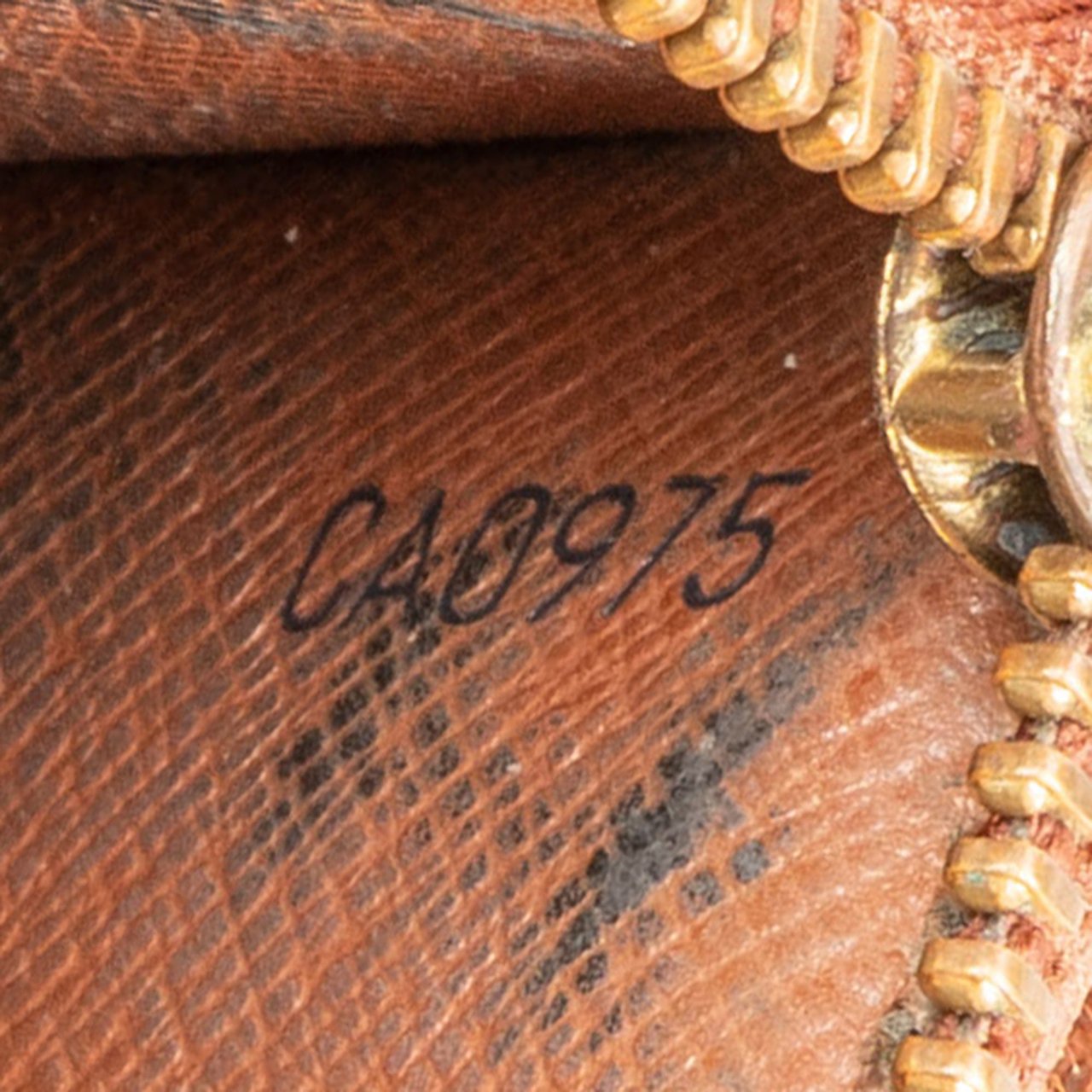 Louis Vuitton Louis Vuitton Canvas Monogram Sarah Wallet Bruin