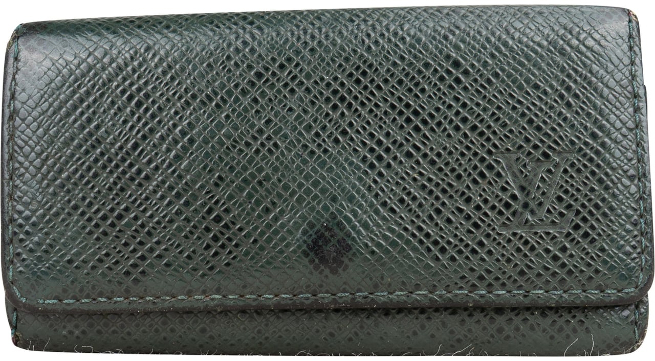 Louis Vuitton Louis Vuitton Green Taiga Leather Keyholder Groen