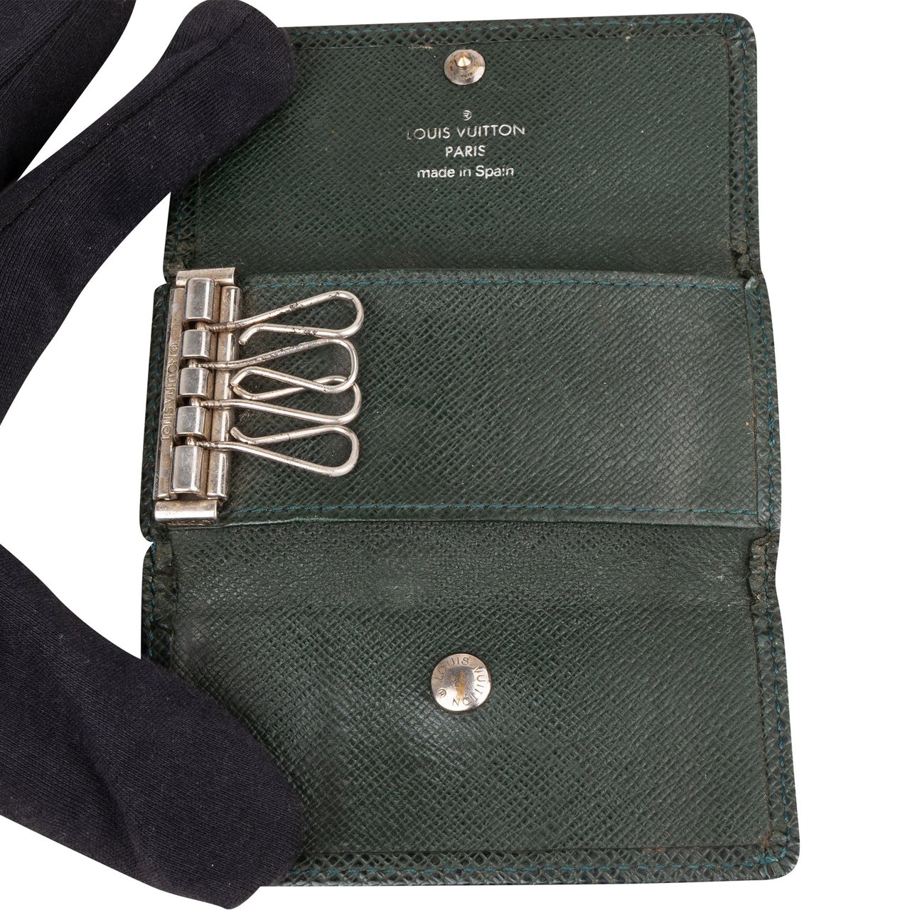Louis Vuitton Louis Vuitton Green Taiga Leather Keyholder Groen