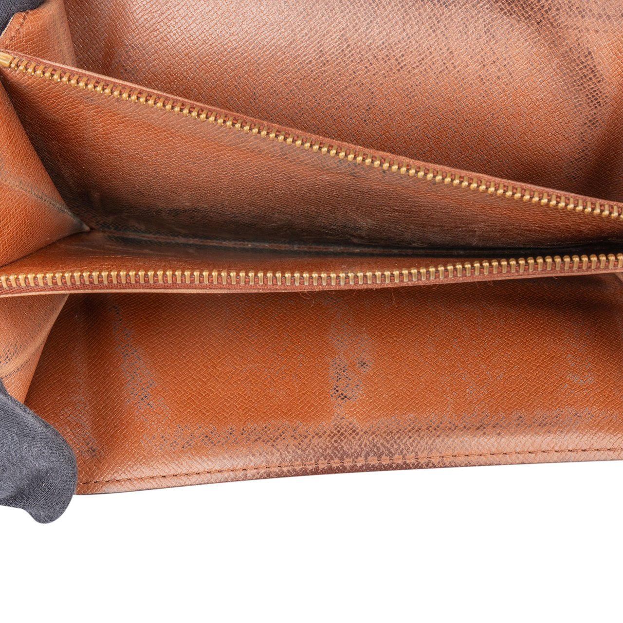 Louis Vuitton Louis Vuitton Canvas Monogram Sarah Wallet Divers