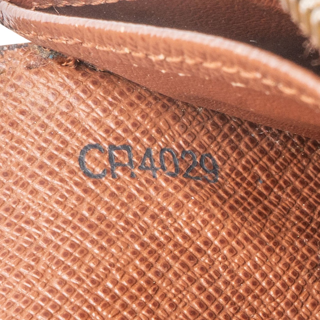 Louis Vuitton Louis Vuitton Canvas Monogram Sarah Wallet Bruin