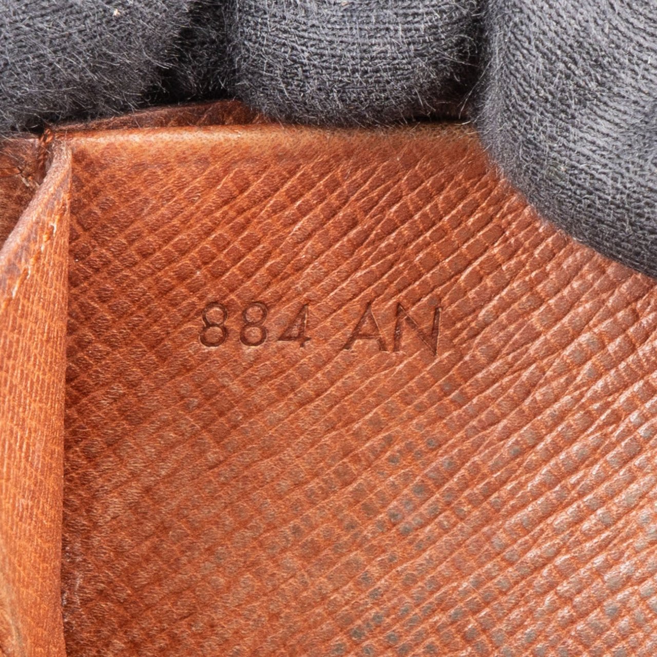 Louis Vuitton Louis Vuitton Canvas Monogram Elise Wallet Bruin