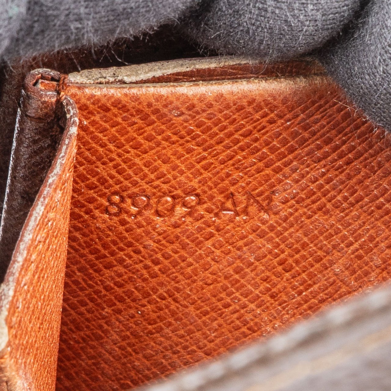 Louis Vuitton Louis Vuitton Canvas Monogram Elise Wallet Bruin