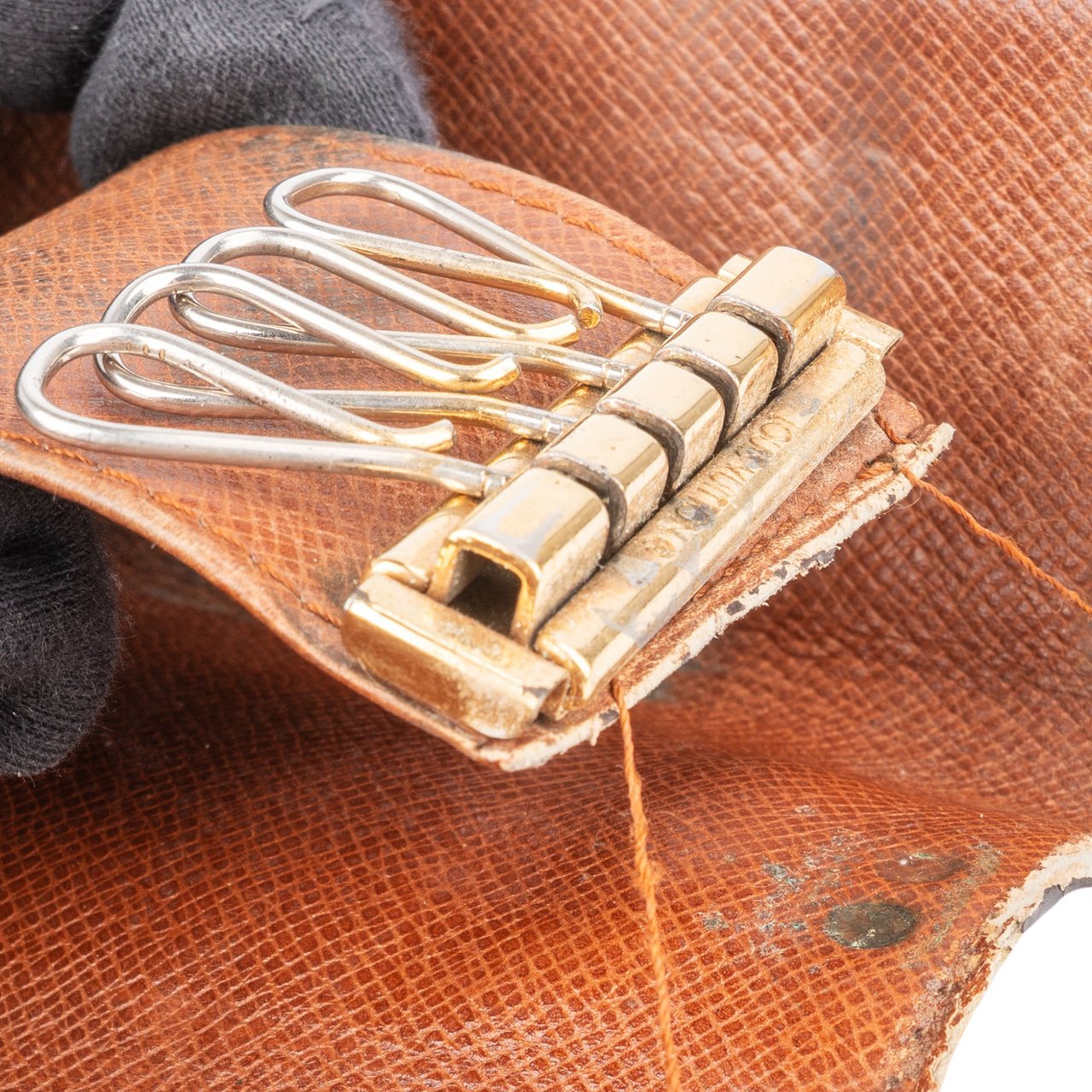 Louis Vuitton Louis Vuitton Canvas Monogram Keyholder Bruin