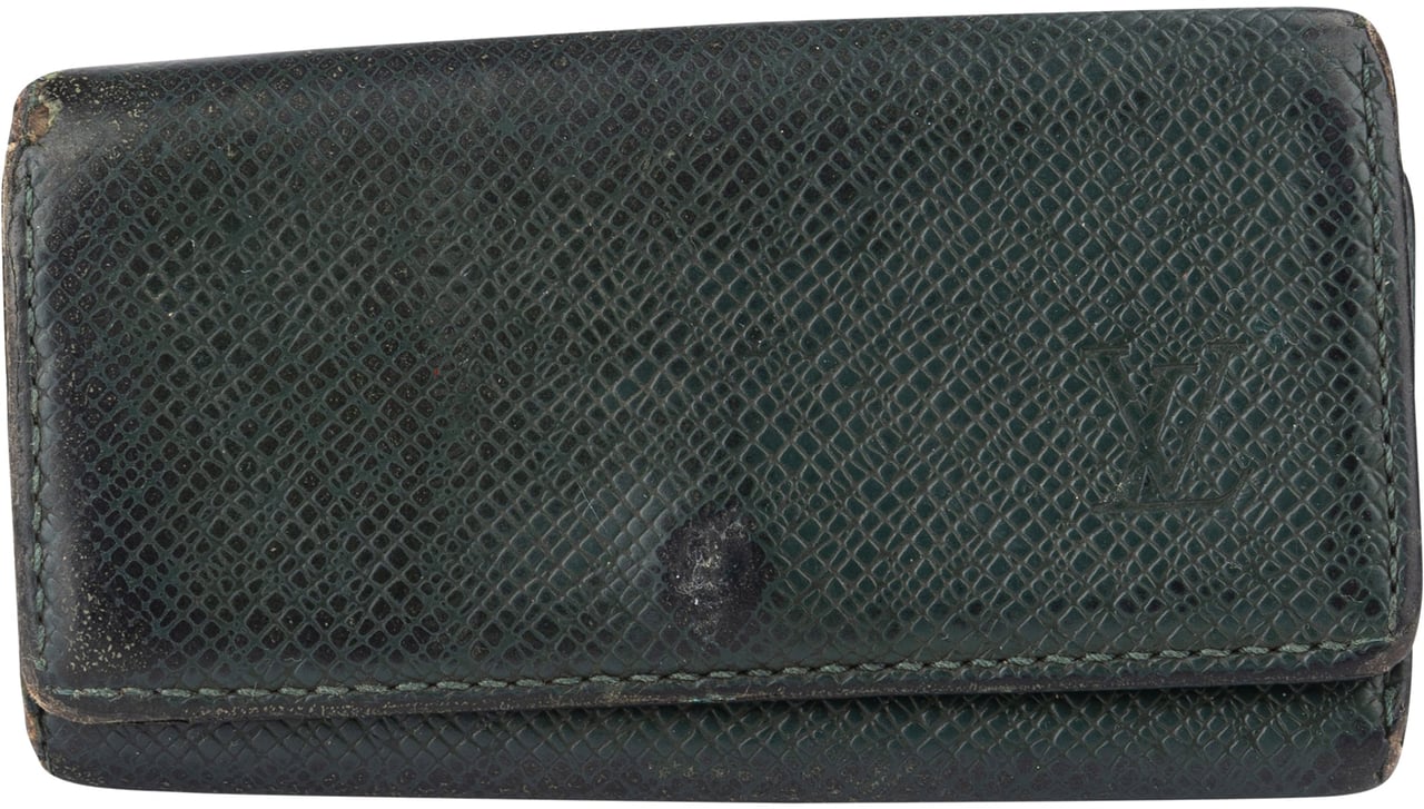 Louis Vuitton Louis Vuitton Green Taiga Leather Keyholder Groen
