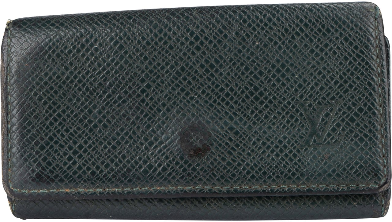 Louis Vuitton Louis Vuitton Green Taiga Leather Keyholder Groen