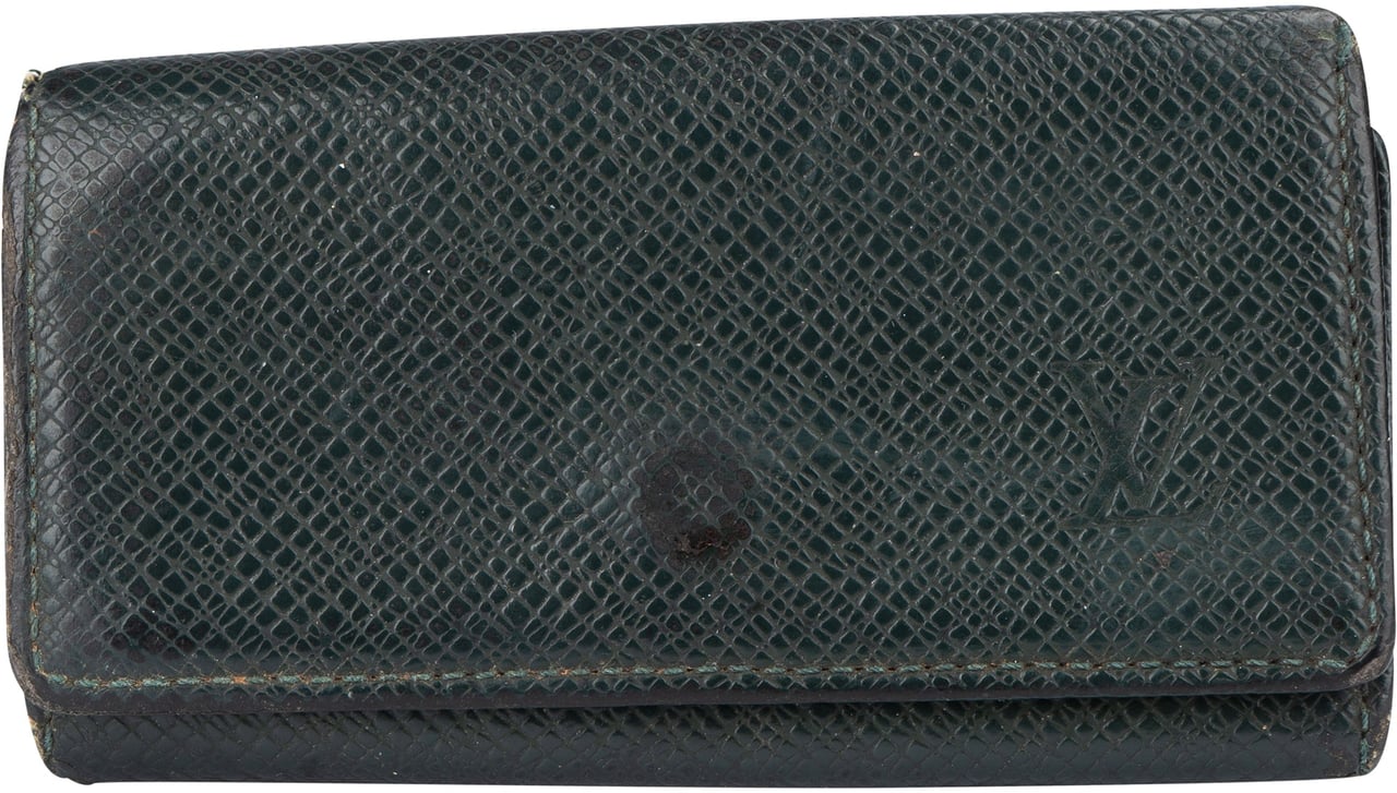 Louis Vuitton Louis Vuitton Green Taiga Leather Keyholder Groen