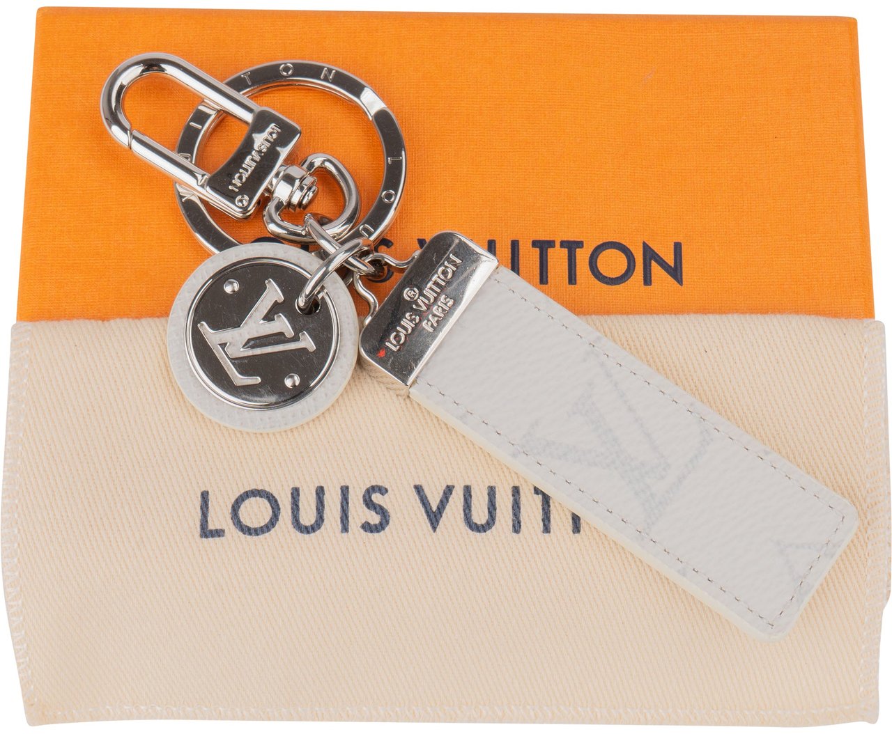 Louis Vuitton Louis Vuitton Blanco Canvas Monogram Club Keychain Wit