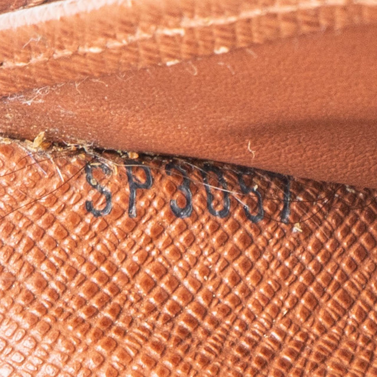 Louis Vuitton Louis Vuitton Canvas Monogram Sarah Wallet Bruin