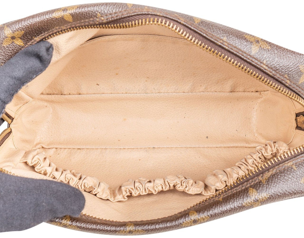 Louis Vuitton Louis Vuitton Canvas Monogram Trousse Toilette 23 Clutch Bruin