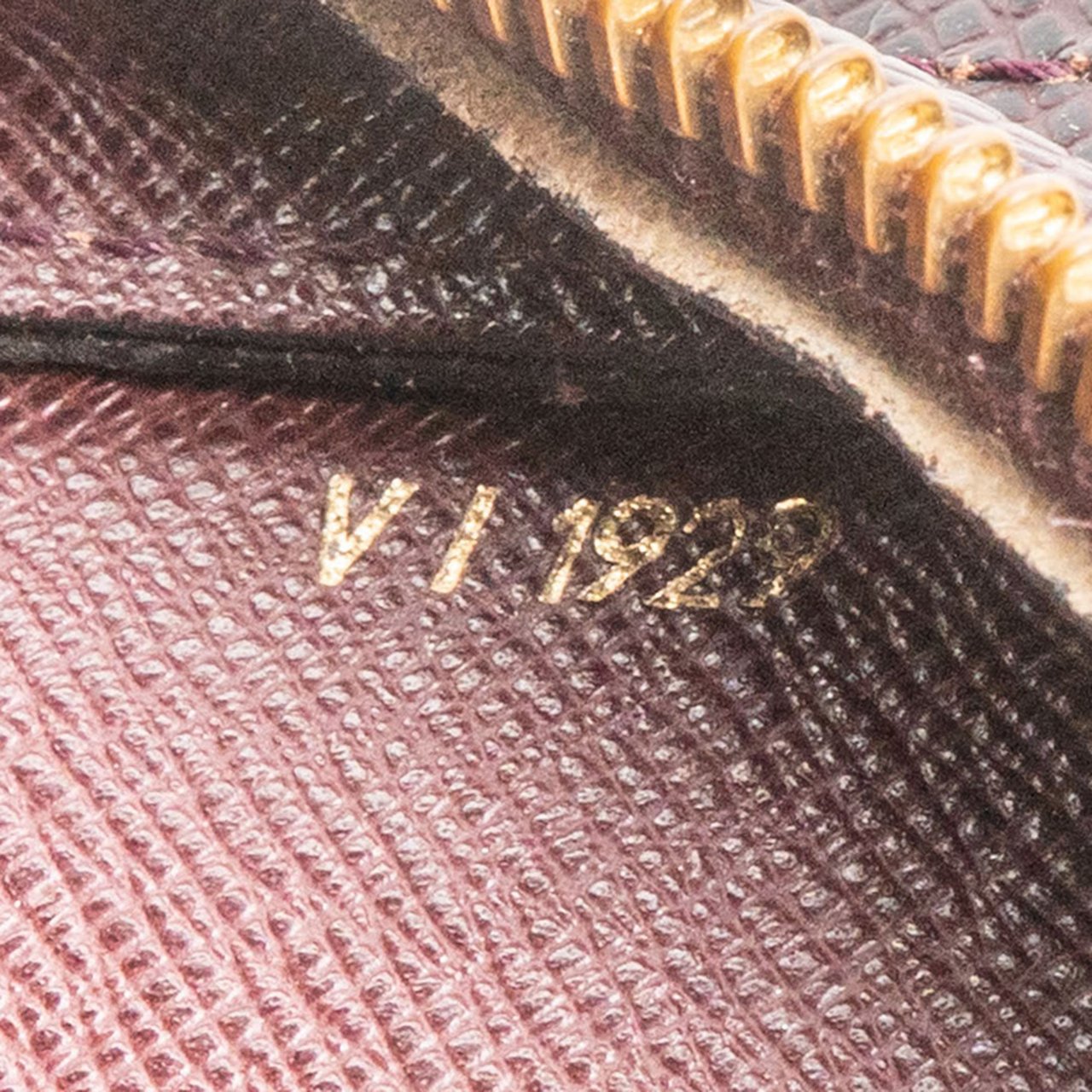 Louis Vuitton Louis Vuitton Taiga Leather Baikal Clutch Bruin