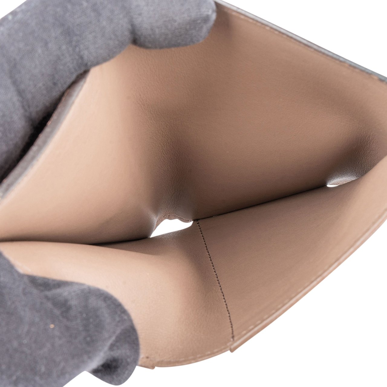 Louis Vuitton Louis Vuitton Taurillon Leather Capucines Compact Wallet Roze