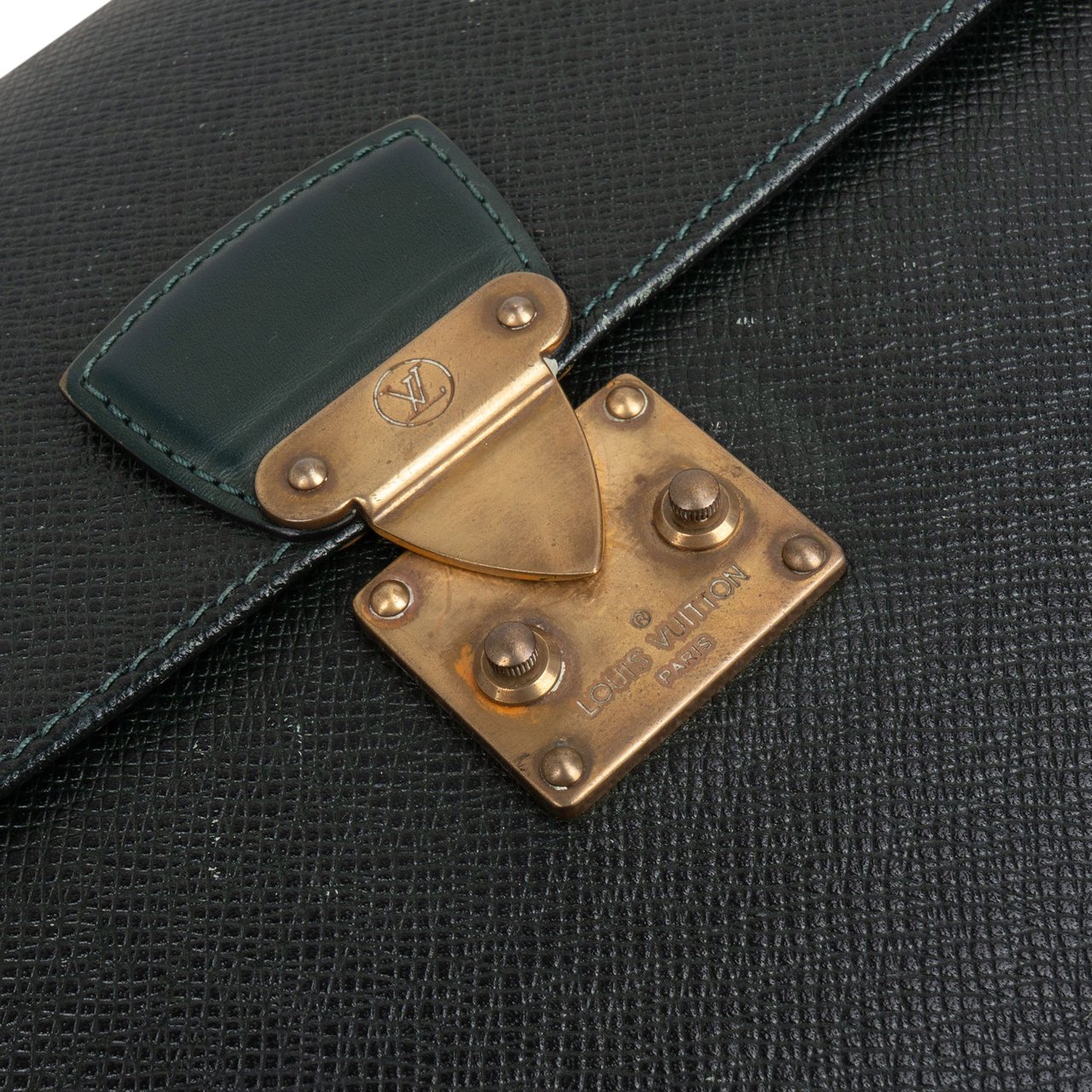 Louis Vuitton Louis Vuitton Green Taiga Leather Kourad Clutch Groen