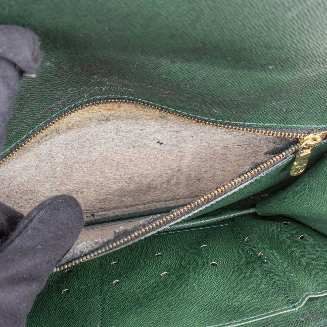Louis Vuitton Green Taiga Leather Kourad Clutch Divers