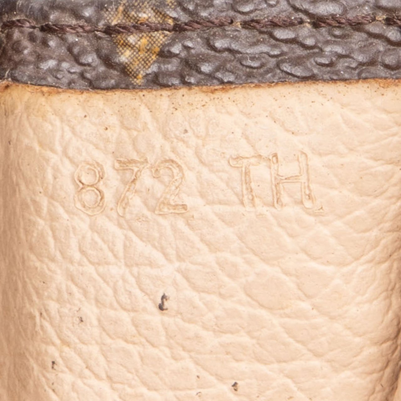 Louis Vuitton Louis Vuitton Canvas Monogram Poche Toilette 25 Clutch Bruin