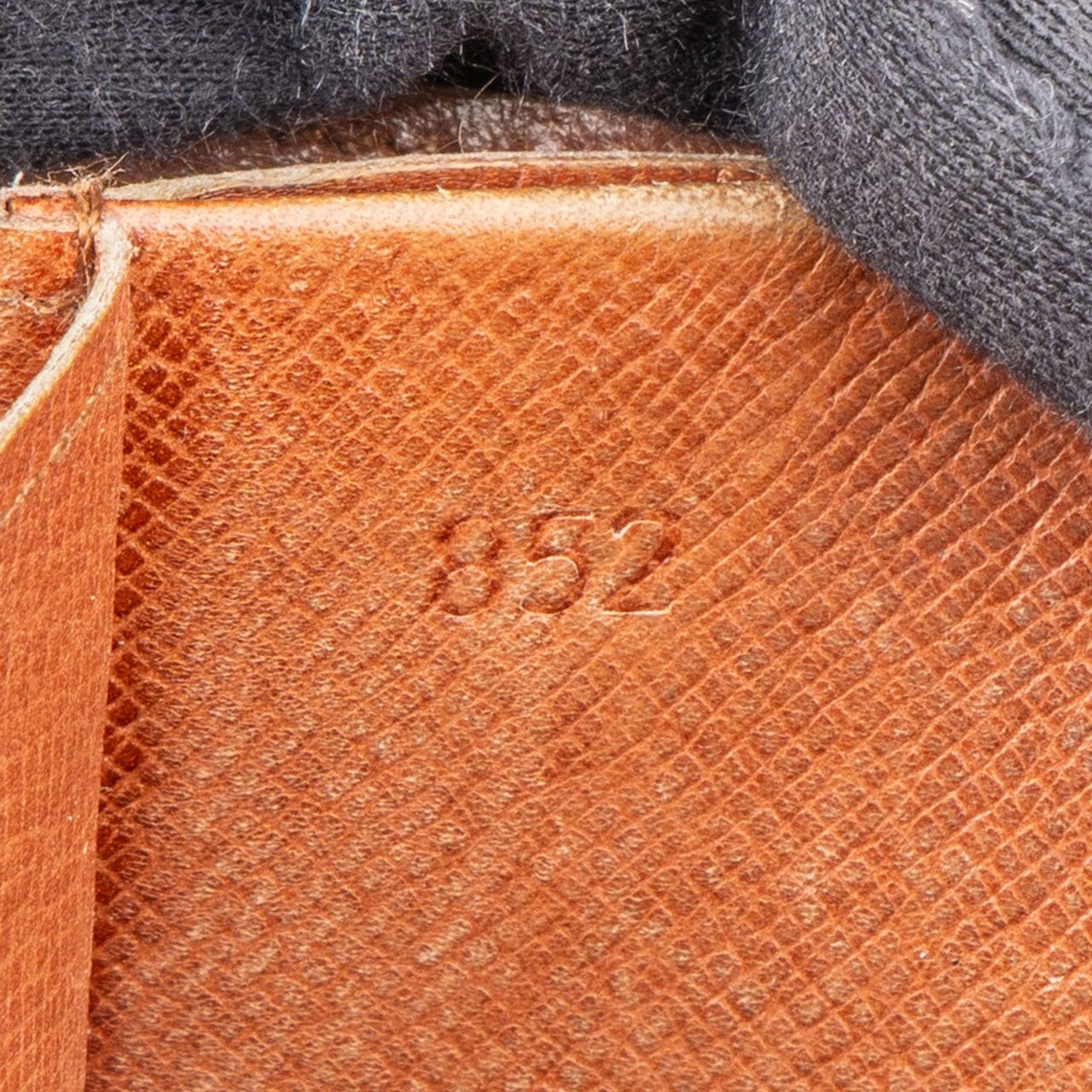 Louis Vuitton Louis Vuitton Canvas Monogram Elise Wallet Bruin