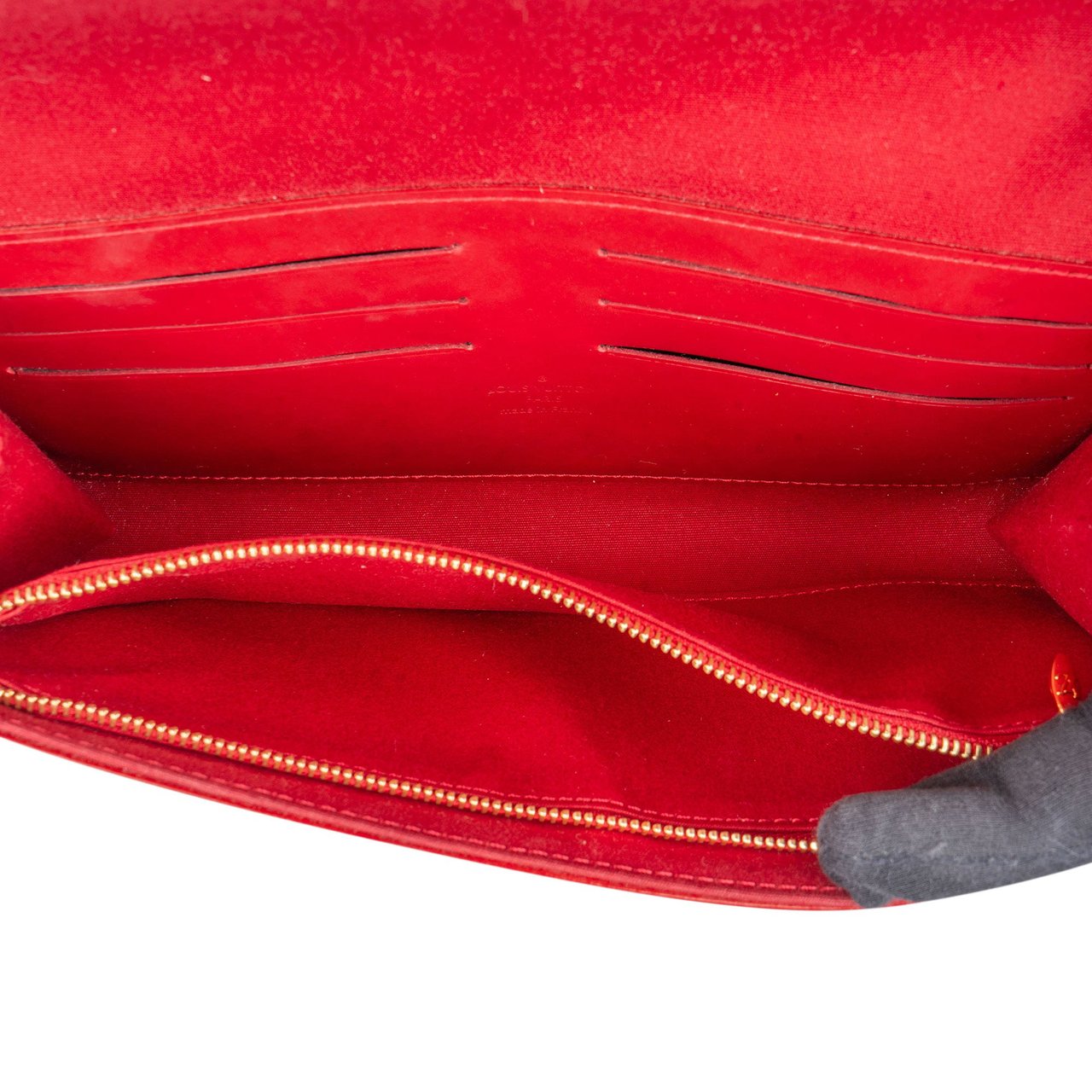 Louis Vuitton Louis Vuitton Pomme D´Amour Vernis Monogram Rossmore MM Shoulder Bag Rood