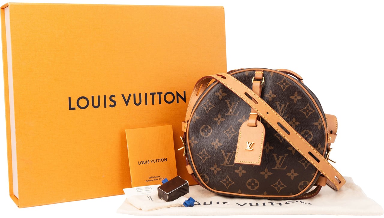 Louis Vuitton Canvas Monogram Boite Chapeau Souple MM Crossbody Bag Bruin