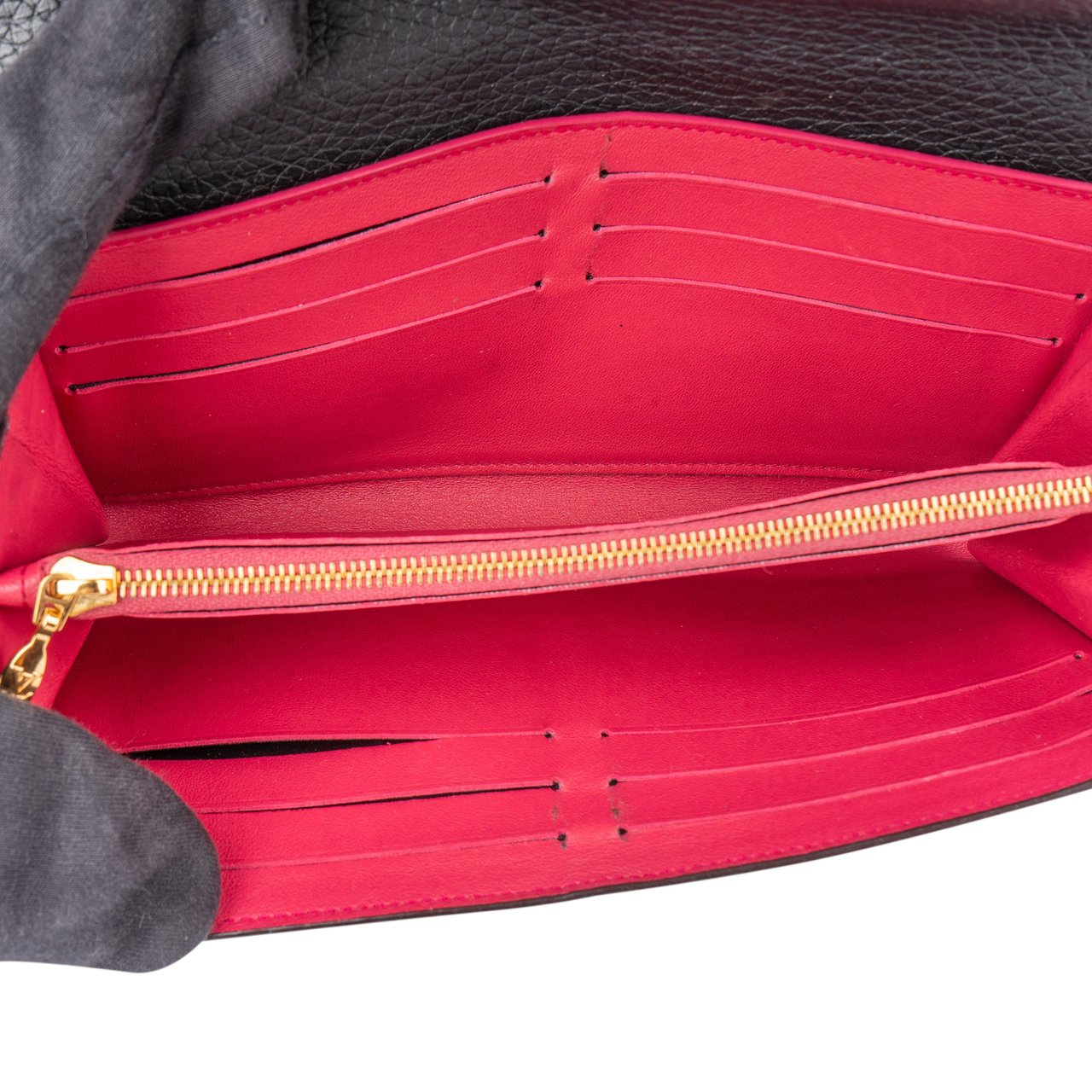 Louis Vuitton Louis Vuitton Noir Taurillon Capucines Wallet Zwart