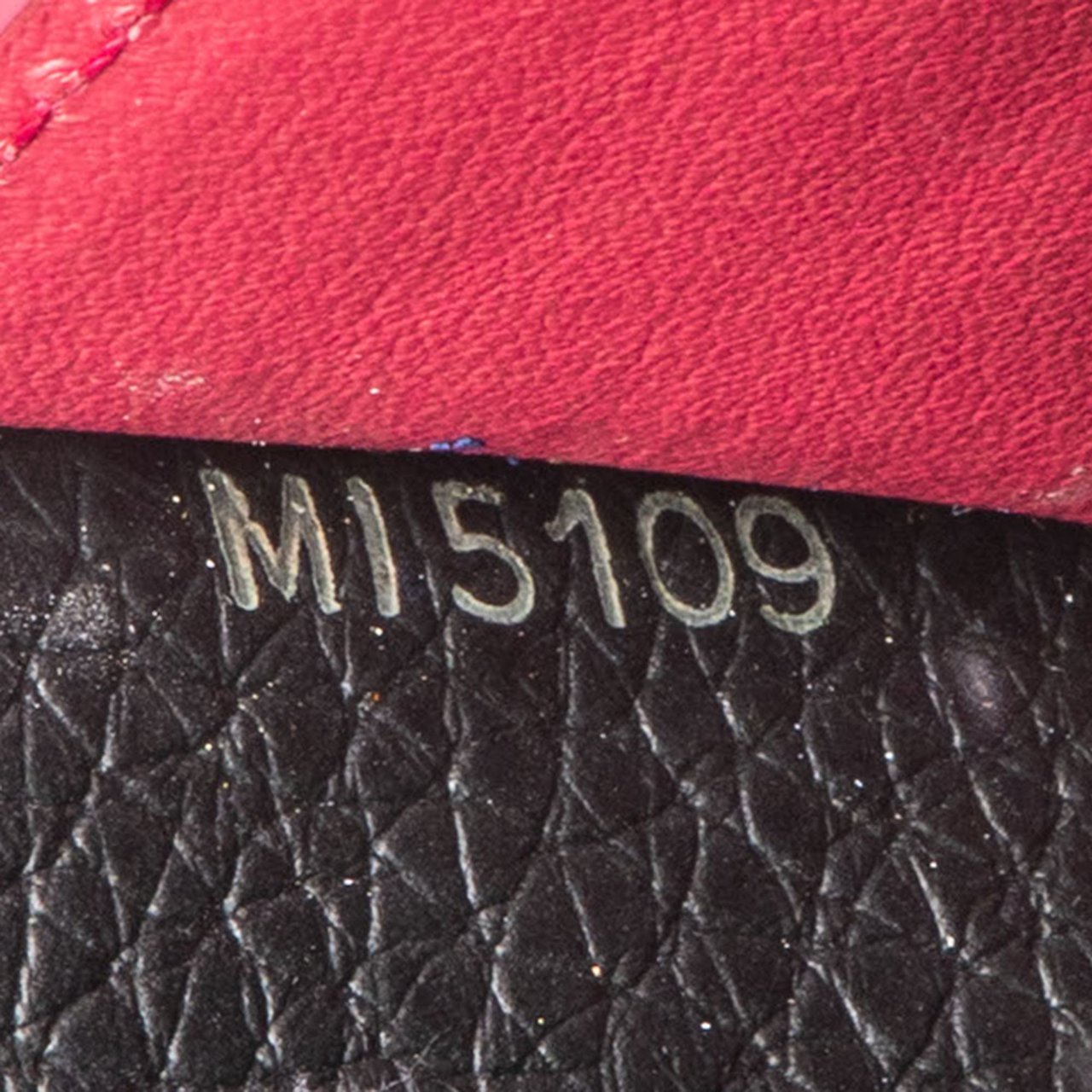 Louis Vuitton Louis Vuitton Noir Taurillon Capucines Wallet Zwart