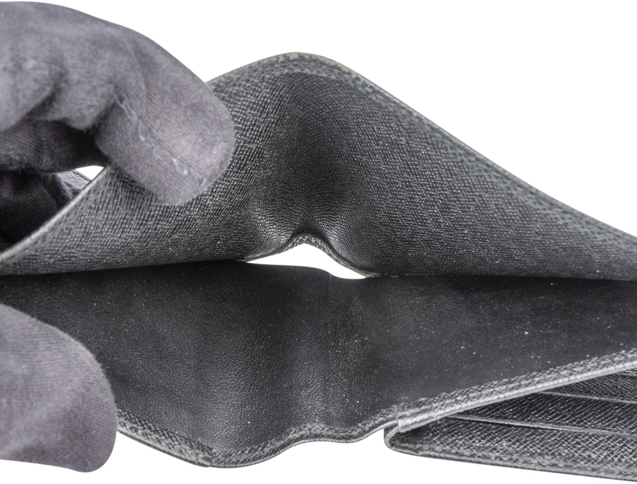 Louis Vuitton Louis Vuitton Black Taiga Leather Slender Wallet Zwart