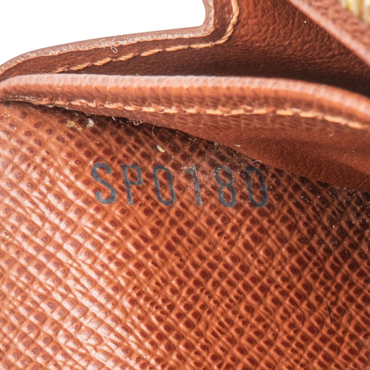 Louis Vuitton Louis Vuitton Canvas Monogram Compact Wallet Bruin