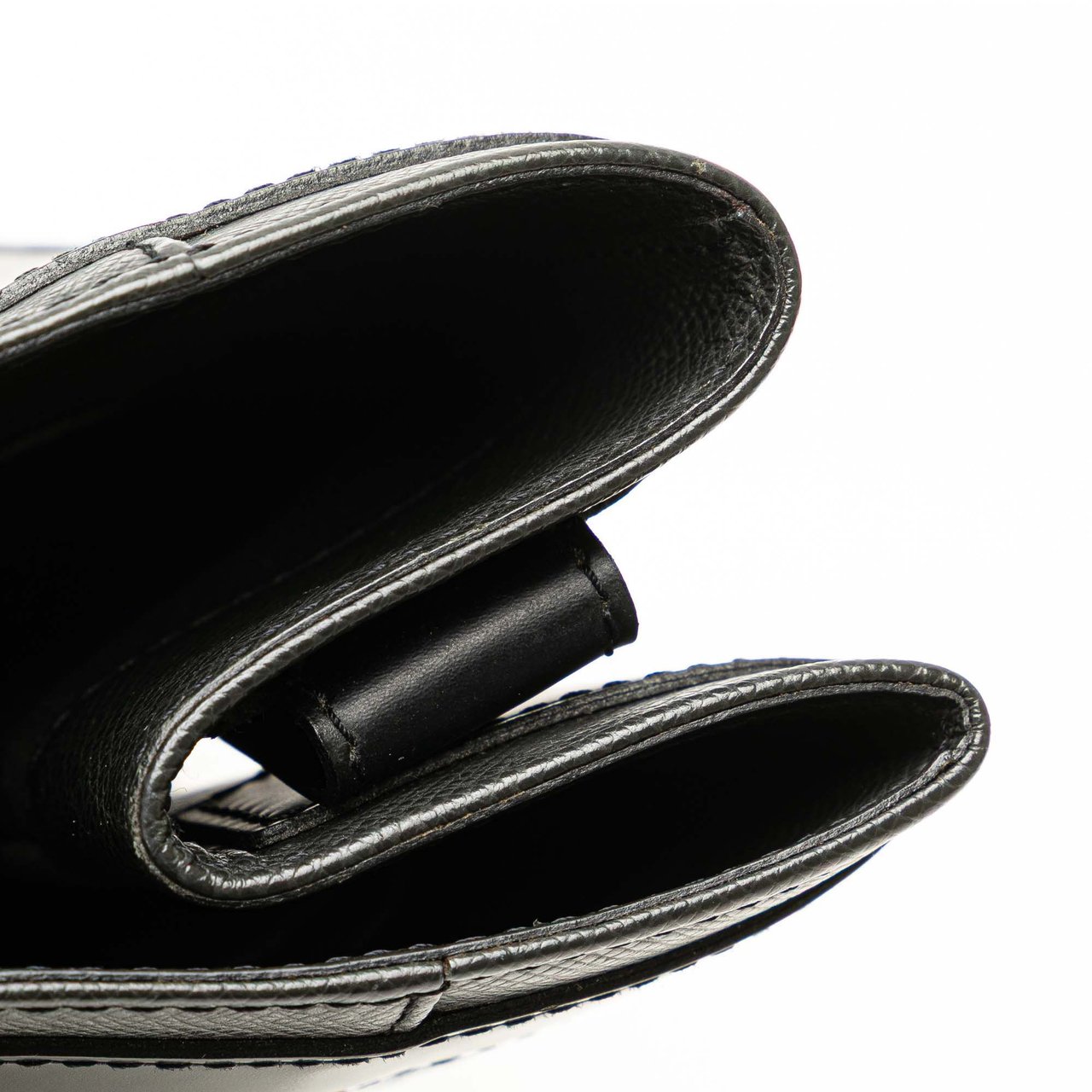 Louis Vuitton Taiga Kasbek PM Zwart