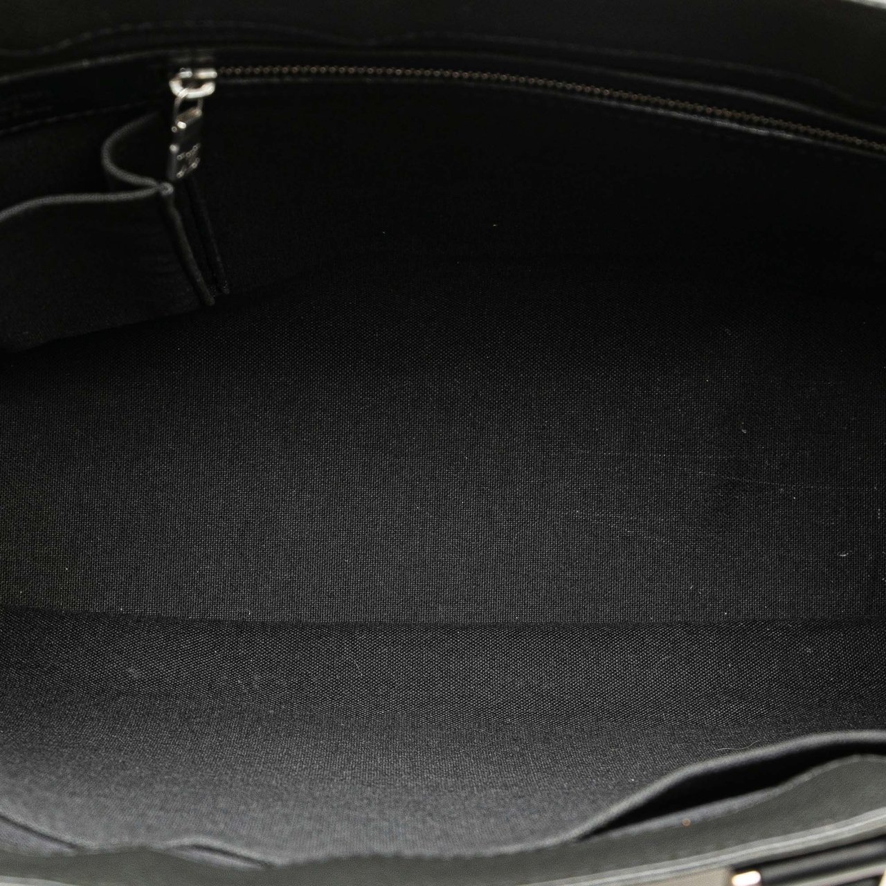 Louis Vuitton Taiga Kasbek PM Zwart