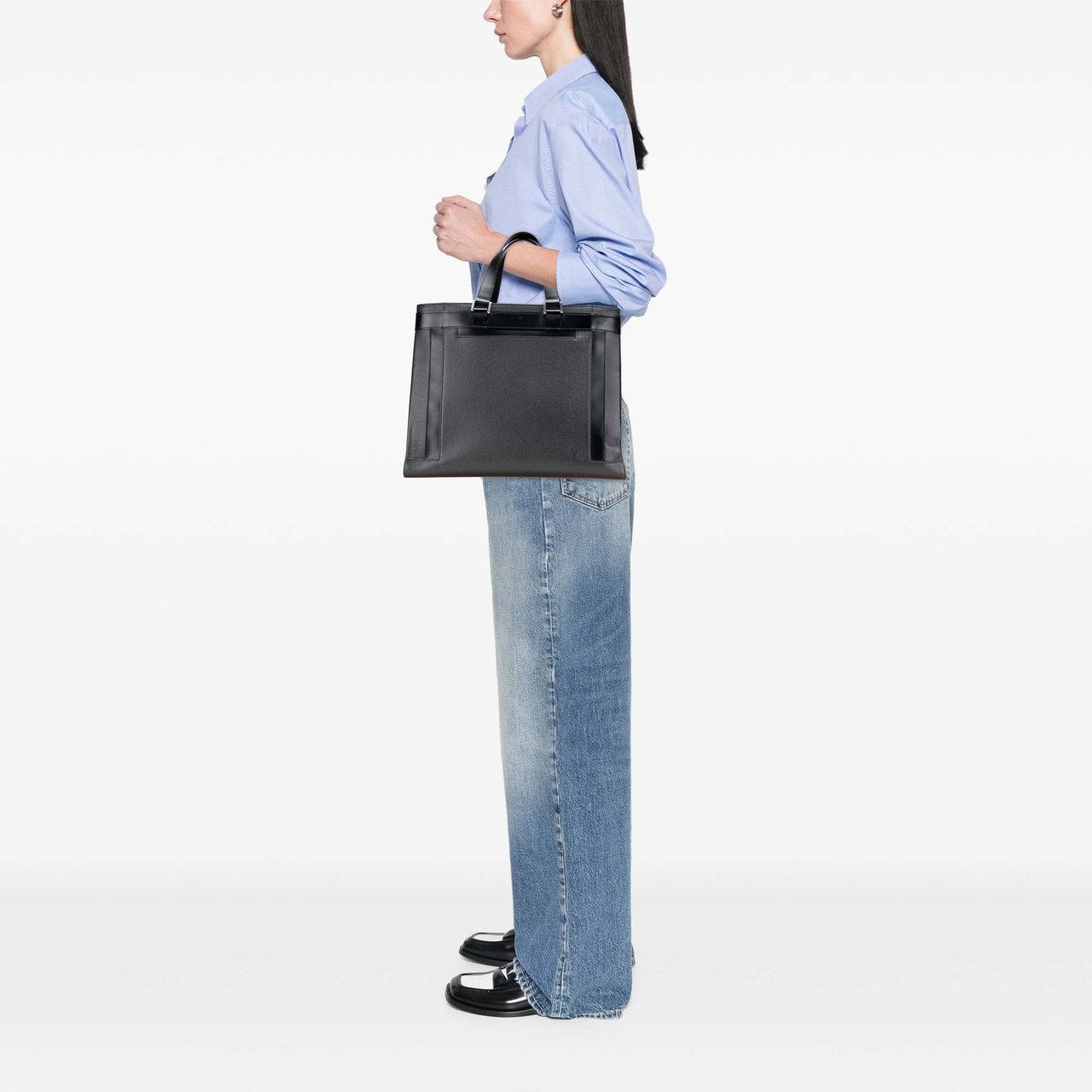 Louis Vuitton Taiga Kasbek PM Zwart
