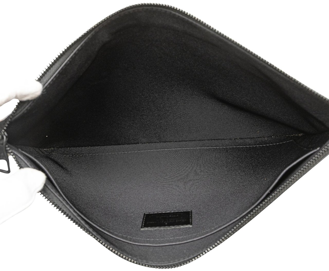 Louis Vuitton Taiga Rainbow Pochette A4 Zwart