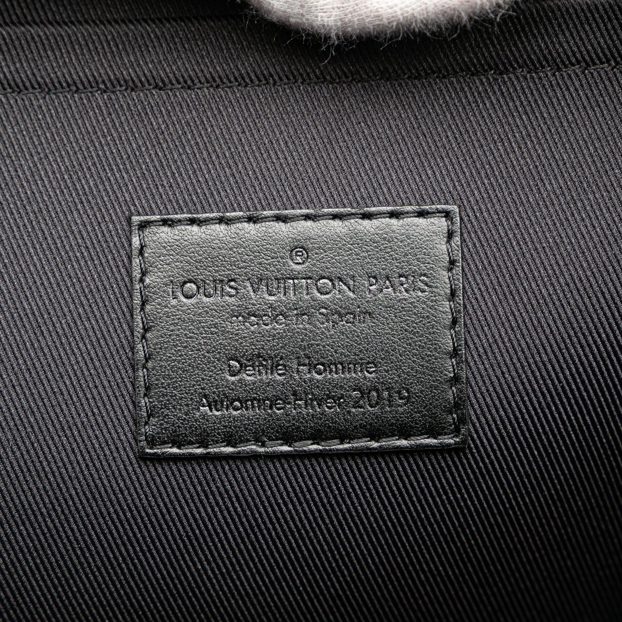Louis Vuitton Taiga Rainbow Pochette A4 Zwart