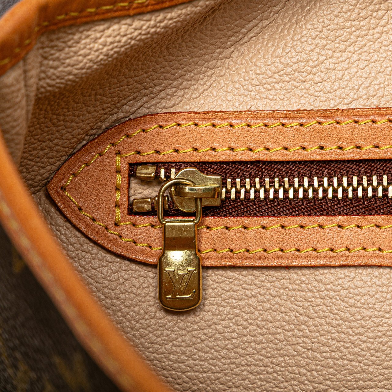 Louis Vuitton Monogram Petit Bucket Bruin