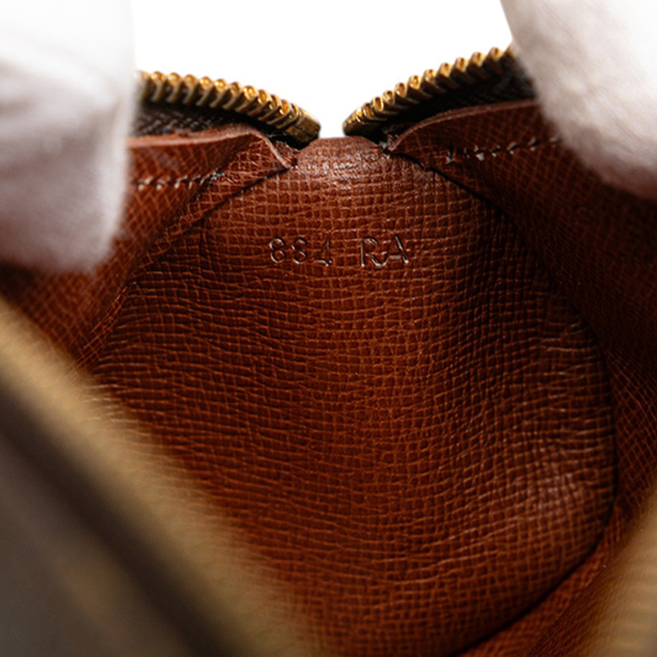 Louis Vuitton Monogram Trousse Ronde Pencil Case 20 Bruin