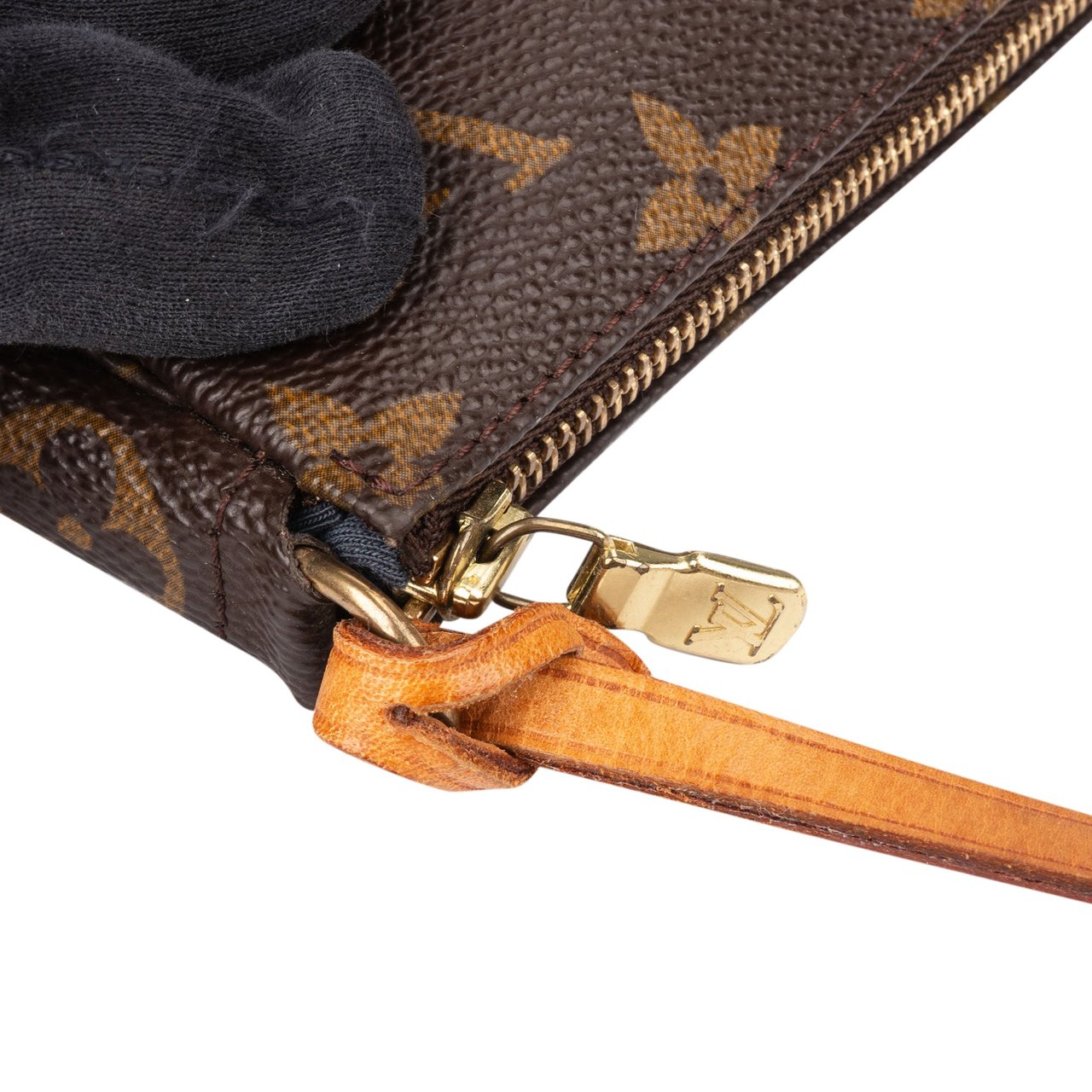 Louis Vuitton Louis Vuitton Canvas Monogram Pochette Accessoire Handbag Bruin